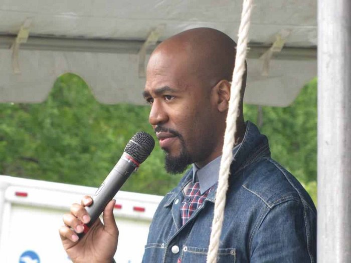 297466_10150302788739220_582564219_8279178_244079661_n