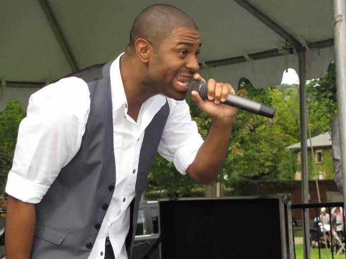 304852_10150302786134220_582564219_8279143_738755643_n